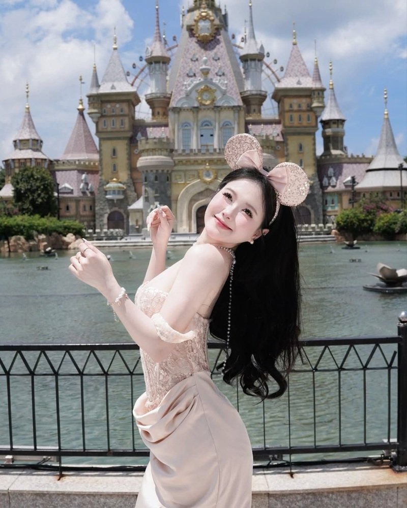 gái xinh mặc bikini trắng 11